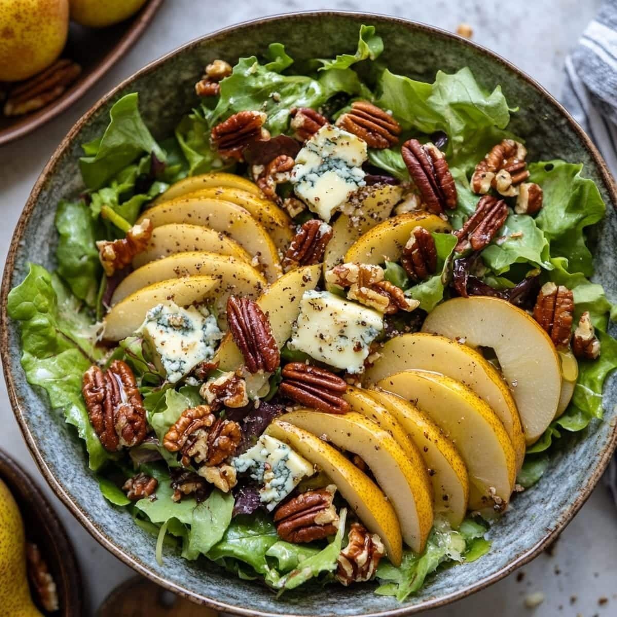 16 Easy Fall and Winter Salads to Make Again and Again 🍂🥗 14 16 Easy Fall and Winter Salads to Make Again and Again 🍂🥗