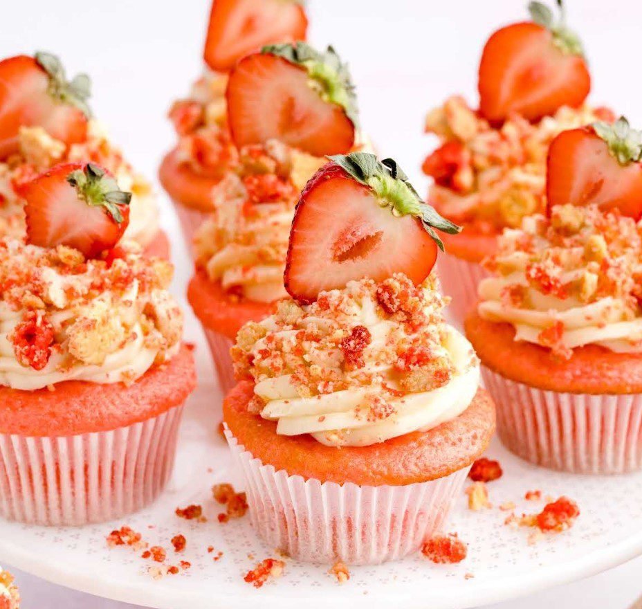 Strawberry Crunch Cupcakes Recipe