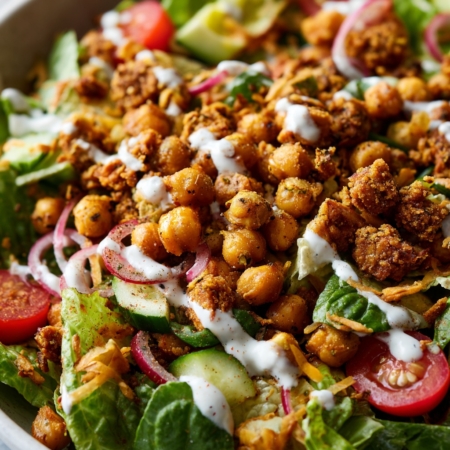 Crispy Chickpea Salad Bowl: A Deliciously Healthy Lunch!