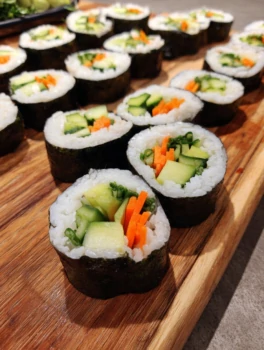 Veggie Sushi Rolls: Discover This Fun Japanese Snack Recipe!