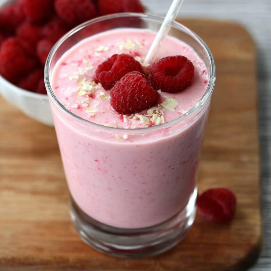 Raspberry Yogurt Smoothie: A Creamy Breakfast Delight!
