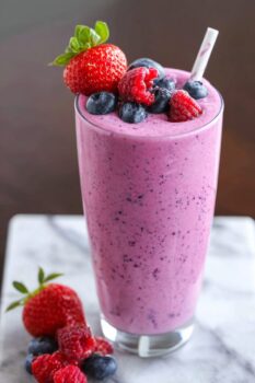 Greek Yogurt Berry Smoothie: Start Your Day Energized!