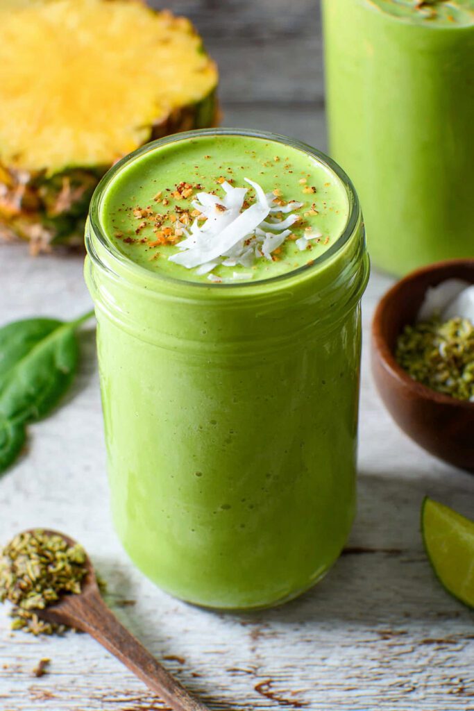 How to Make Tropical Green Detox Smoothie