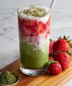 How to Make Strawberry Matcha Latte