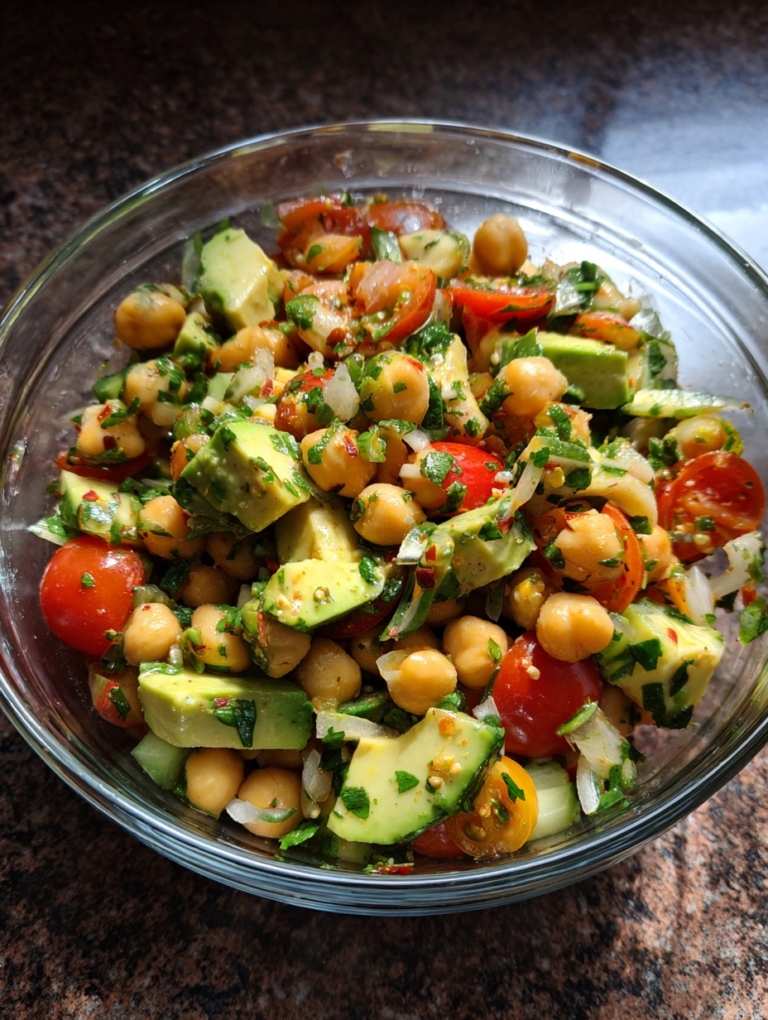 Chickpea Avocado Salad: Refreshing Recipe for a Healthy Lunch